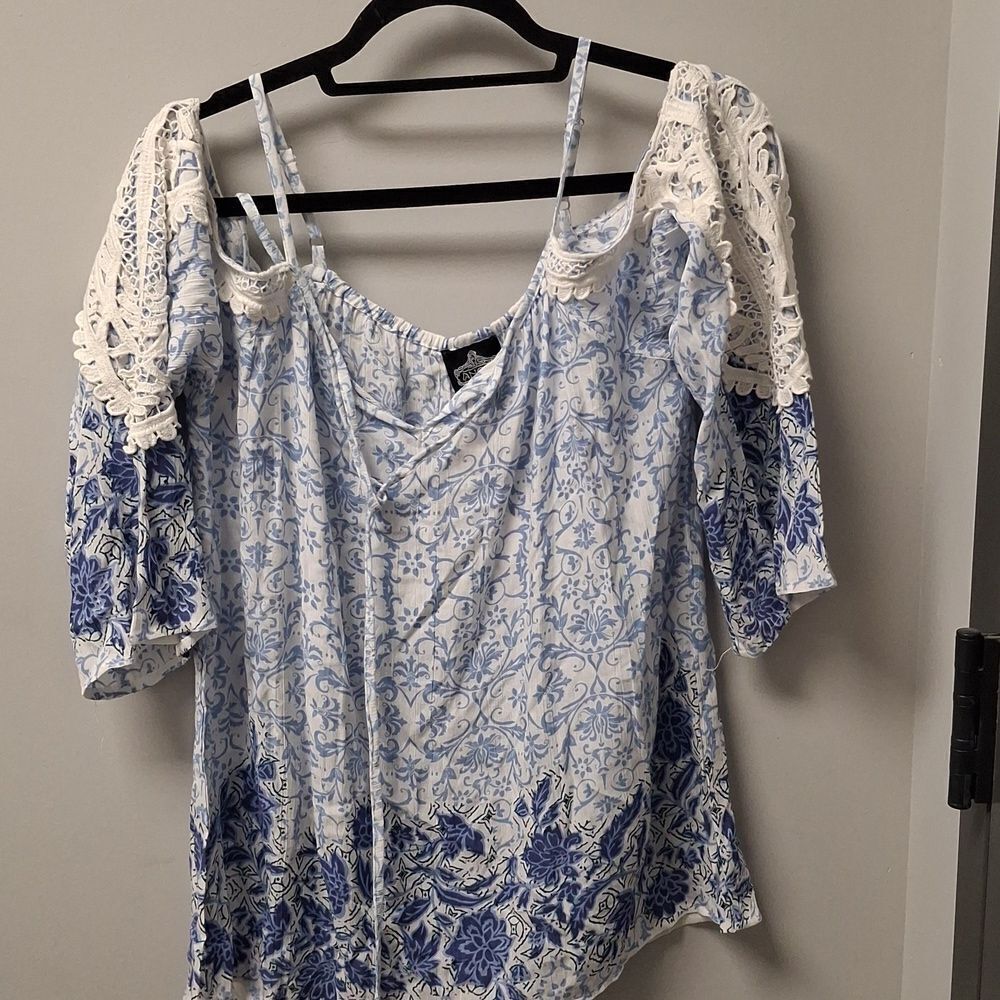 ANGIE BLUE & WHITE LACE BOHO OFF SHOULDERS LONG SLEEVE VINTAGE DESIGN FLOWY TOP